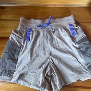 lululemon athletica Women's Cargo Shorts - Tan and Gray